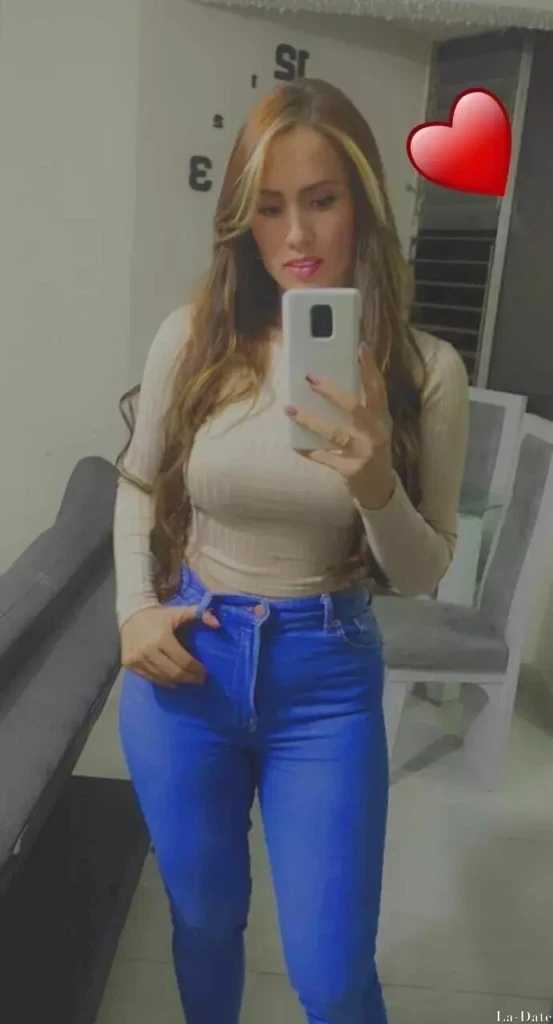 Andreina Profile image 4