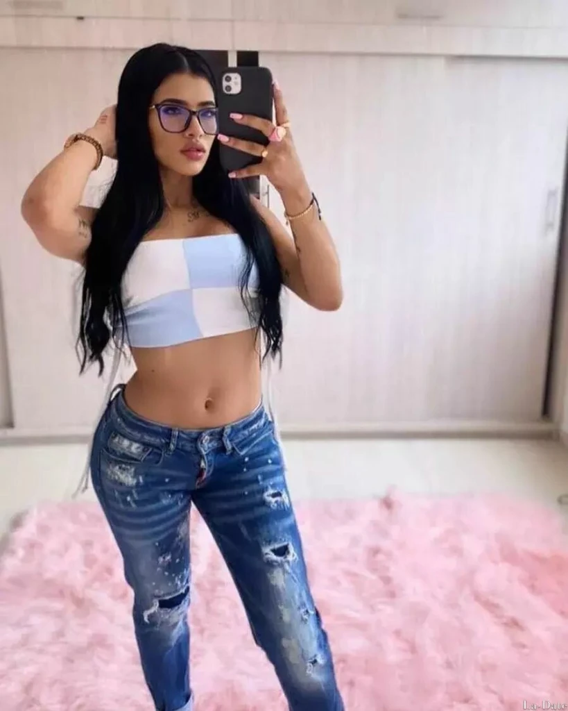 Manuela Profile image 1