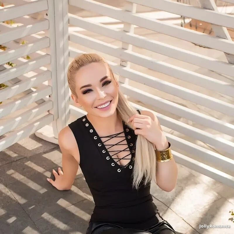 Julia Profile image 2